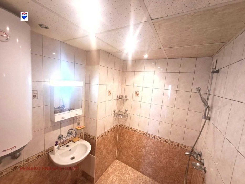 Дава се под наем Тристаен апартамент в Русе, Хъшове - 100 кв.м за 357 € - Снимка #10