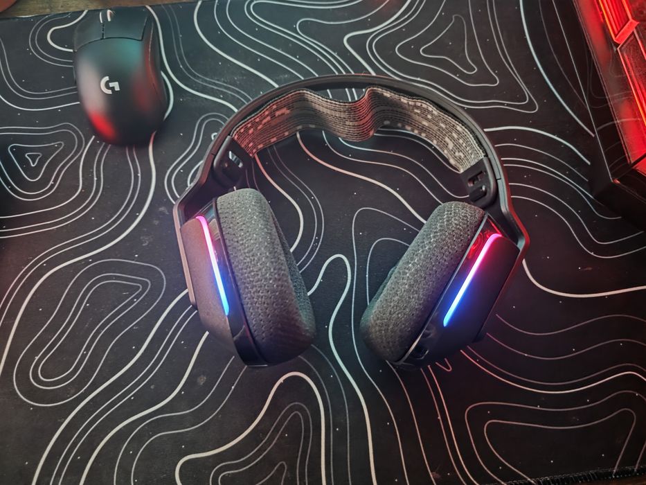 Продавам слушалки G733 в отлично състояние