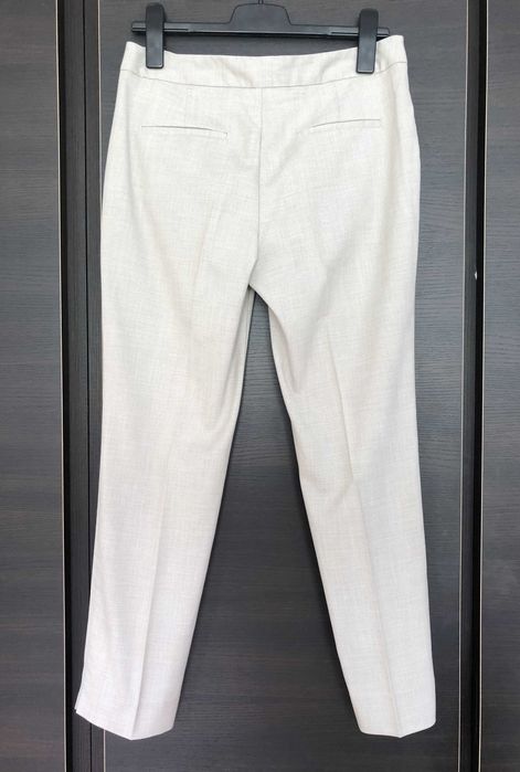 бежов панталон ZARA