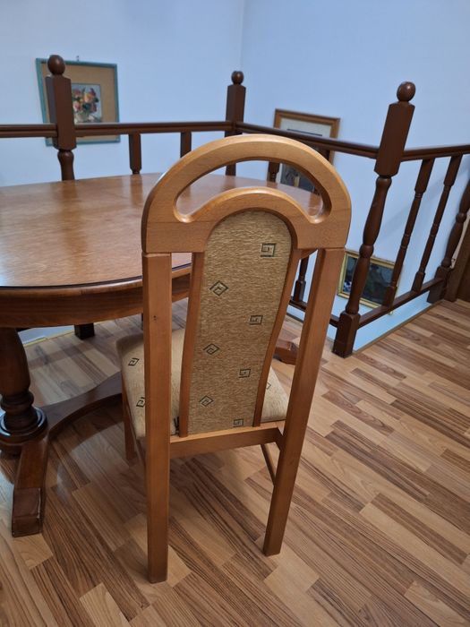 Masa extensibil 12 persoane cu 8 scaune