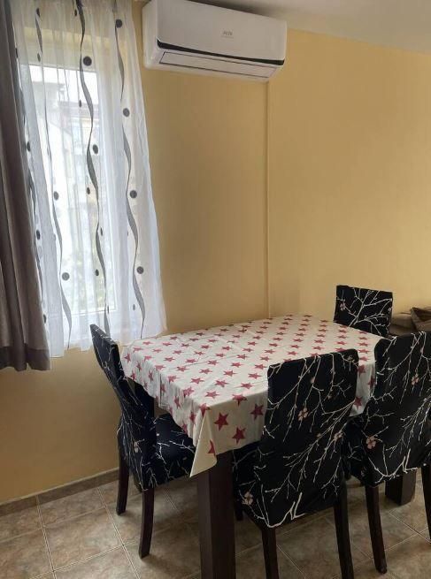 Дава се под наем Двустаен апартамент в Варна, Бриз - 76 кв.м за 448.8 € - Снимка #1