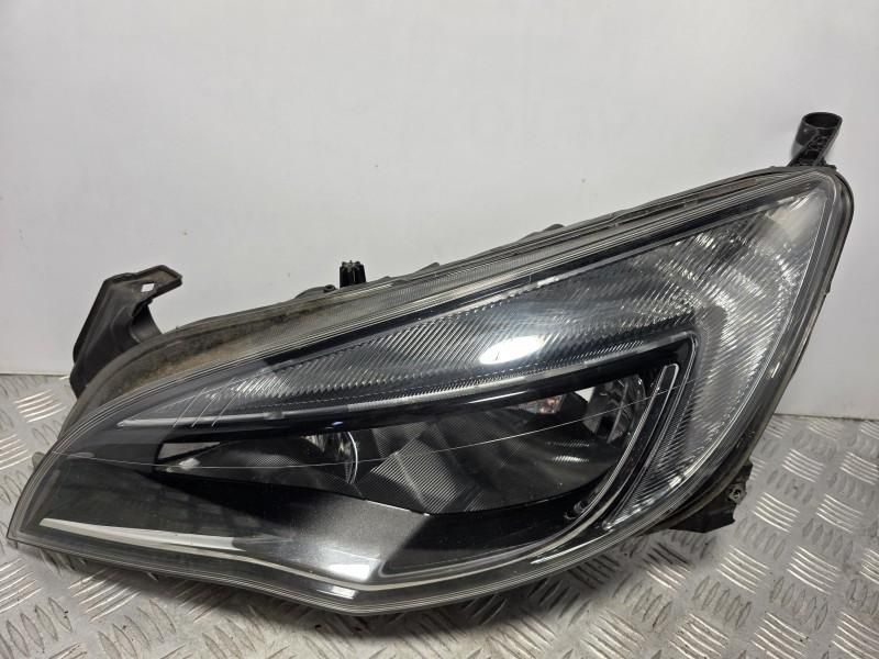 Far stanga fundal negru pozitie bec Opel Astra J