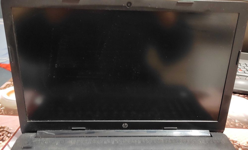 Три неработещи лаптопа за части