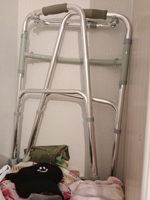 Продам ходунки новые