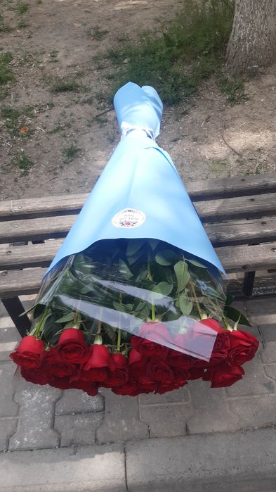 Метровые голандские розы