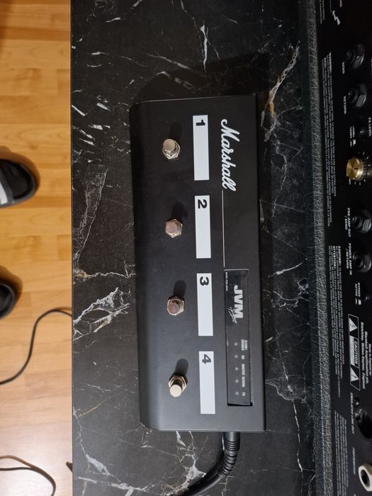 Лампов усилвател Marshall JVM 205h окомплектован