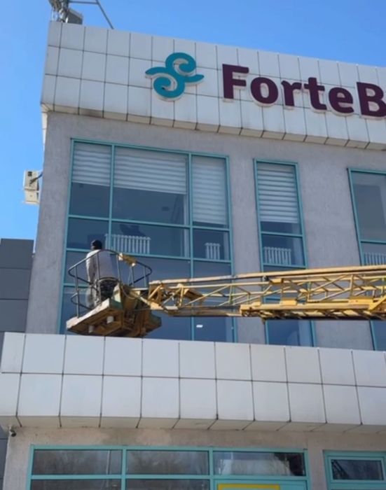 Качественная мойка витрин