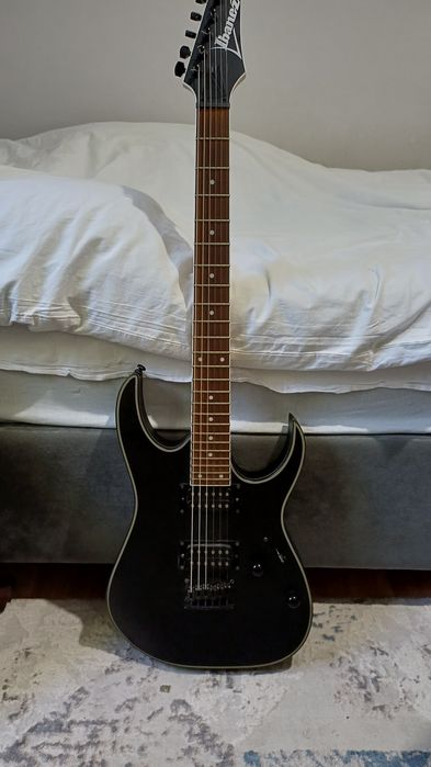 Продаётся гитара Ibanez RG421EX