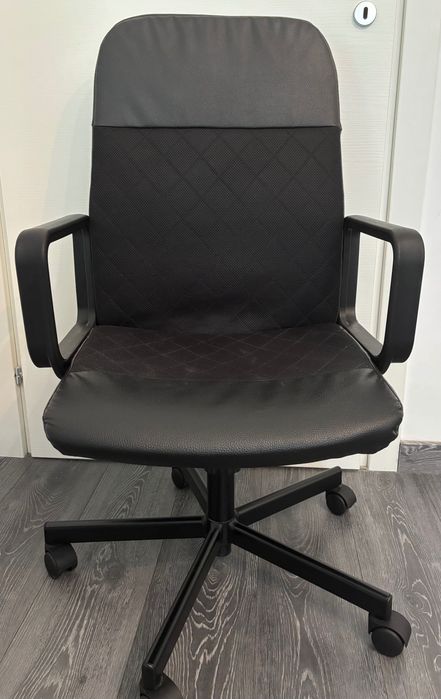 Desk and chair set, Lujerului, Bucuresti