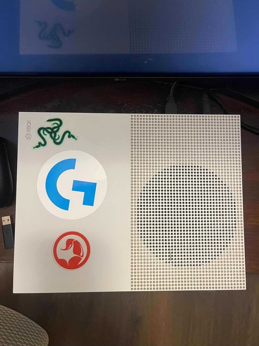 Xbox One S 500GB, 2 Controllere, Wireless USB Adapter, Constanța