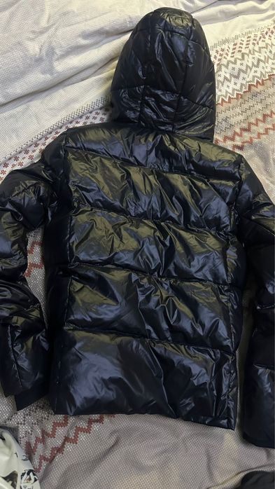 Продам куртку Guess