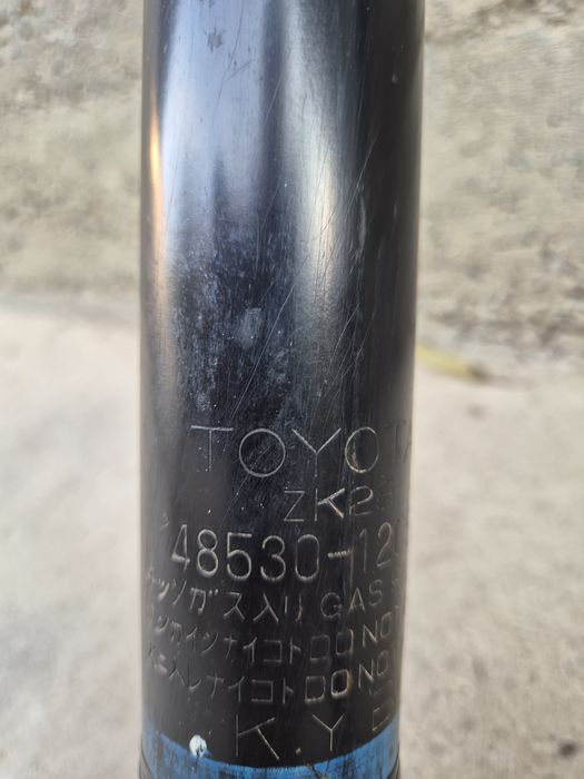 Амортизатор на тойота королла