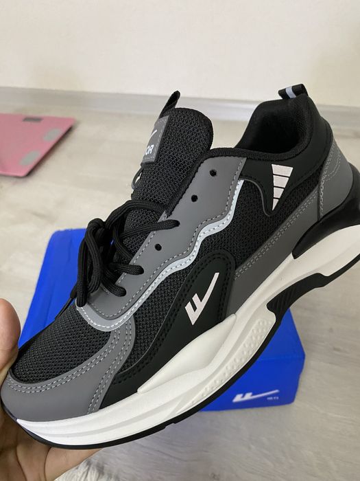 Новые мужские кроссовки