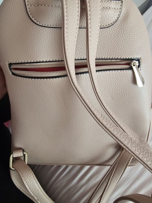 Дамска раница - твърда кожа