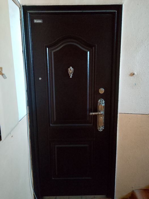 4 xonalik uy sotiladi