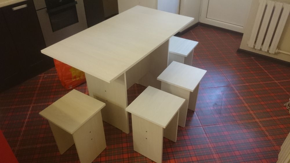 Стол и стулья. 19000