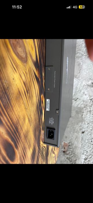 Switch Gigabit D-Link DGS-3224TGR.