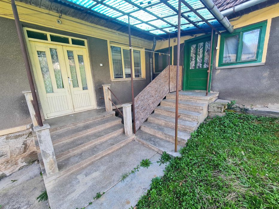 Proprietar vand casa+ teren 13000mp, Steia, Tomesti, jud. Hunedoara, 20km de Brad, 5km de Vata Bai