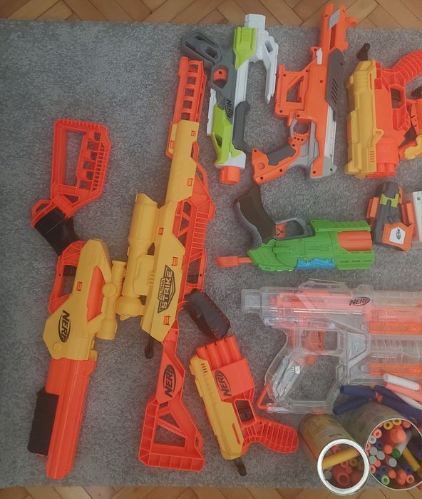 Colecție pistoale și ținte de jucărie NERF