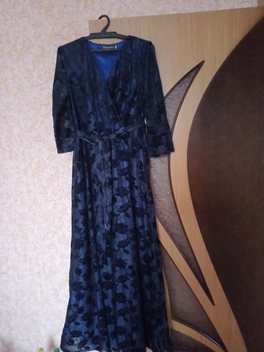 Продам платья, пальто