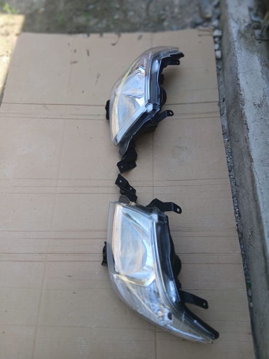 Фара Toyota Hilux 2011-15