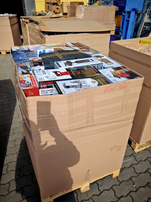 Палети с електроника