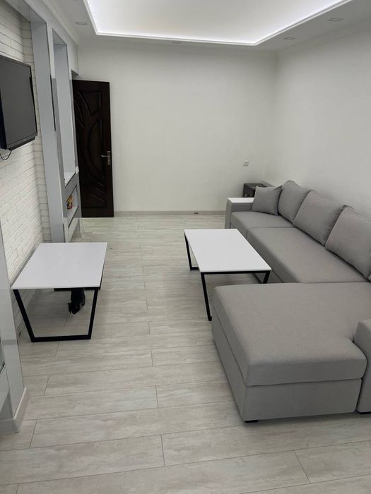 3/4/5 Буюк Ипак ийули,171 школа,кирпич,балкон 2*6.с ремонтом,70 м2