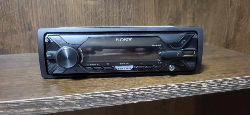 Продам автомагнитолу сони.