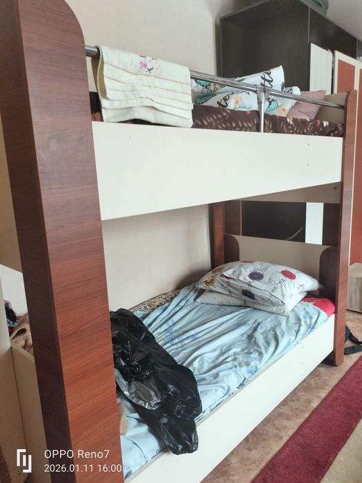 Продам двухярусную кровать  в хорошем состоянии, высота 1,78,шир 2,04