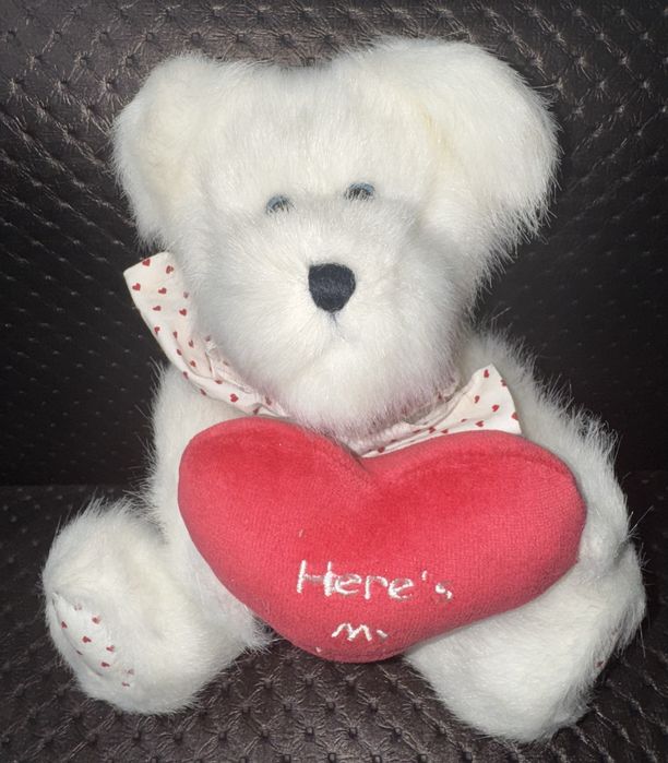 Плюшено бяло мече