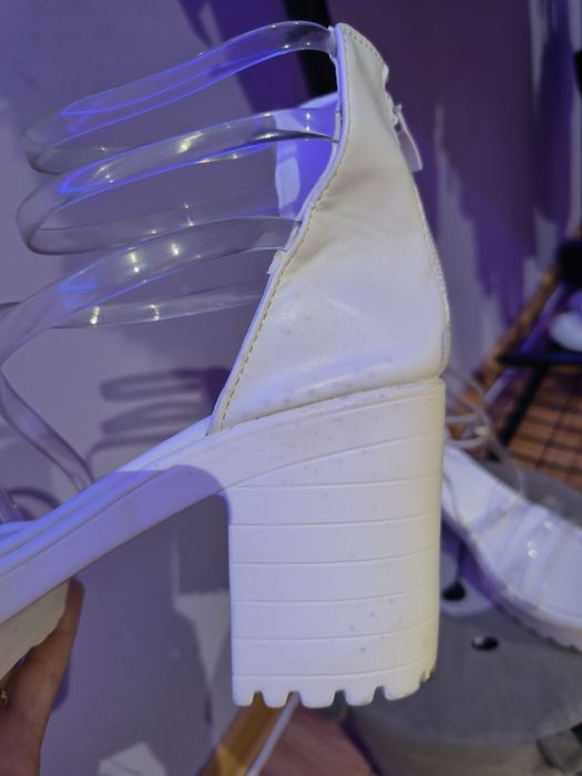 Sandale albe cu platforma