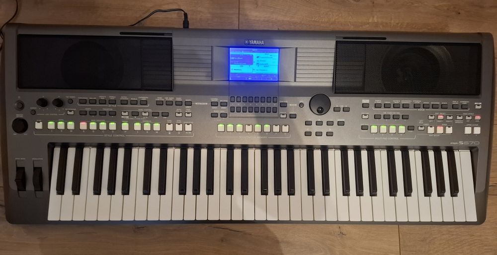 Yamaha PSR- S670