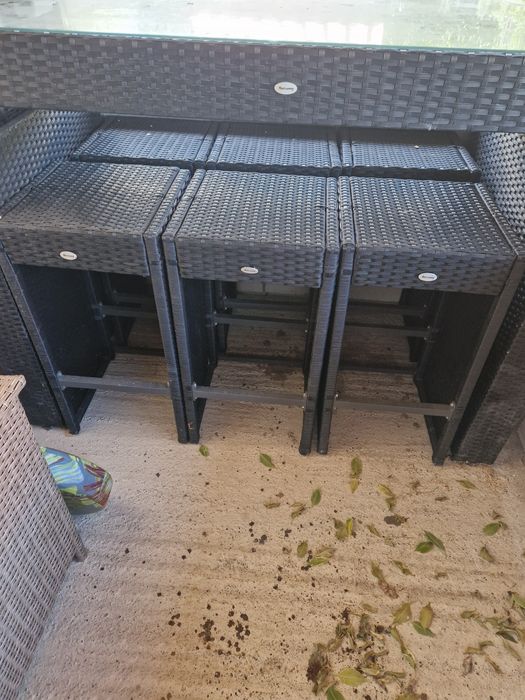 Vând masă cu scaune ratan