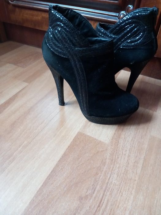 Botine negre nr35în conditi  f bună
