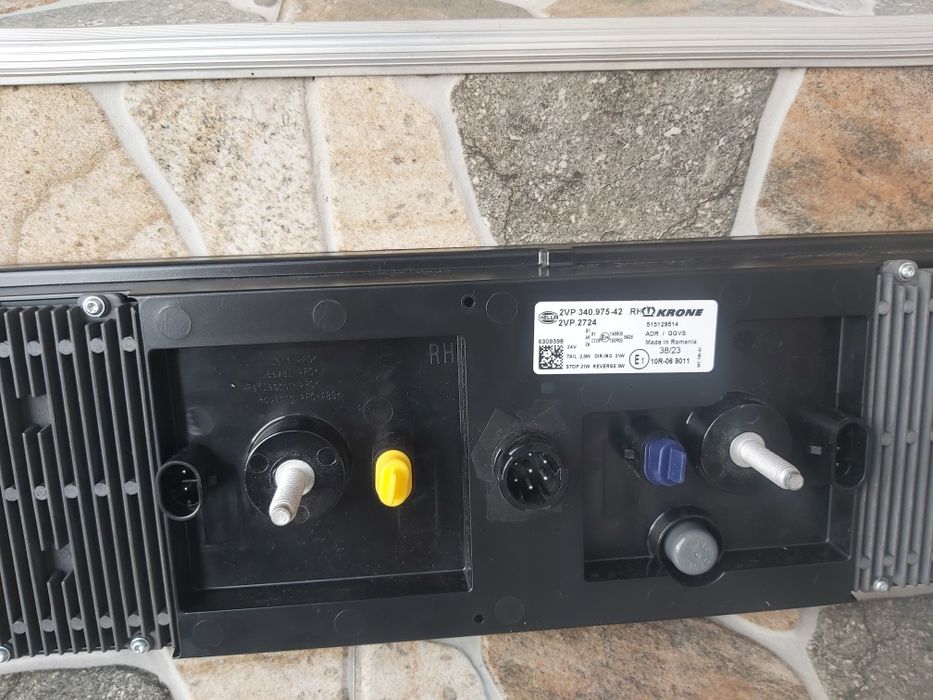 Vand două triple noi  led krone,