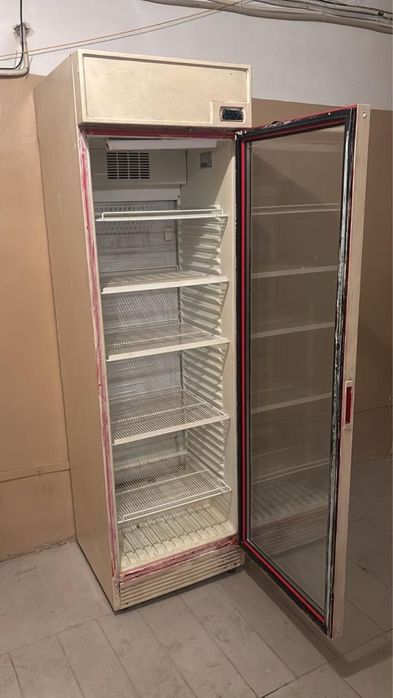 Продается ветринный холодильник