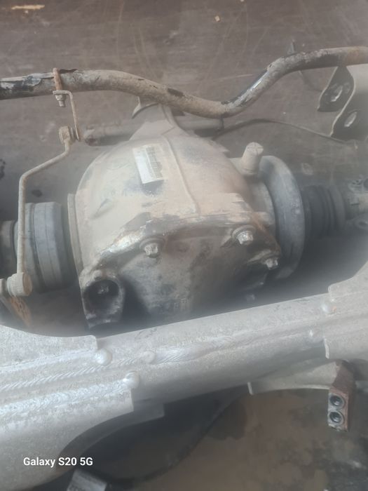 De vinzare punte spate complecta mercedes E 200