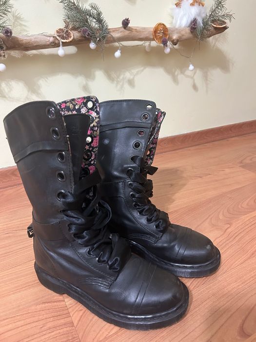 Dr. Martens Triumph Boots Floral Leather Fold Over Women’s Боти