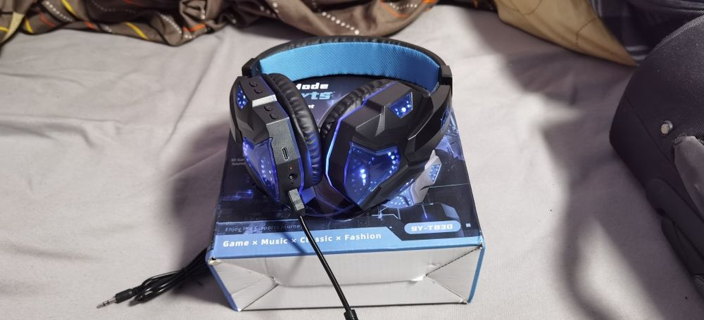 Bună ziua. Vand casti gaming