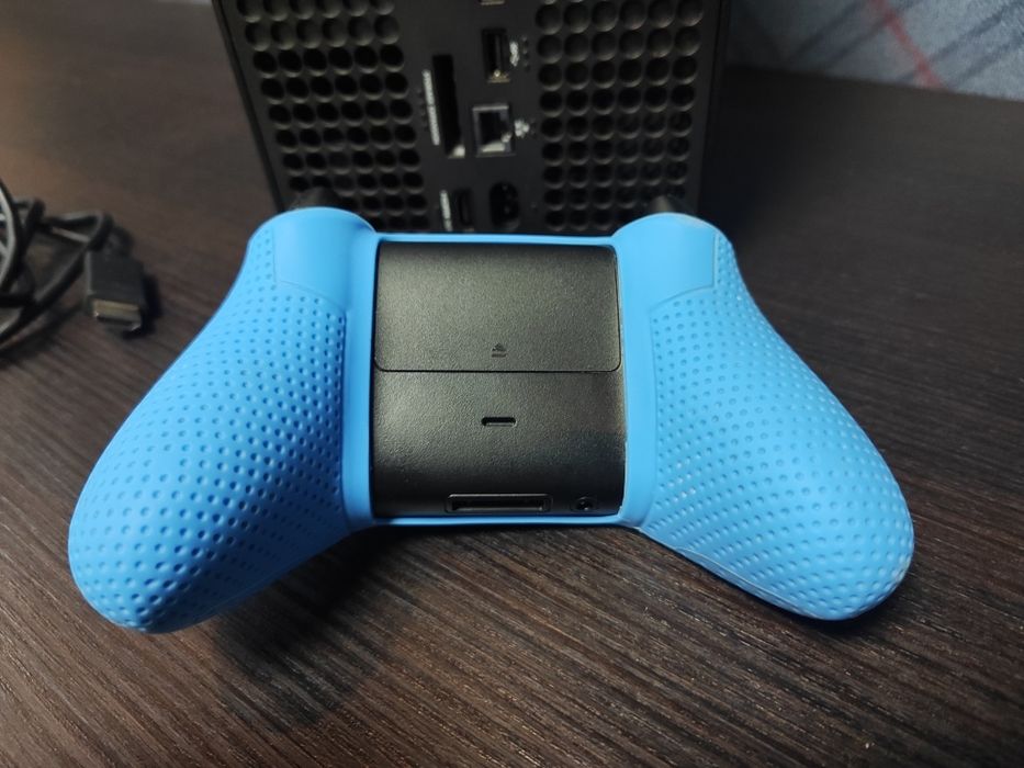 Игровая консоль "Xbox series X"