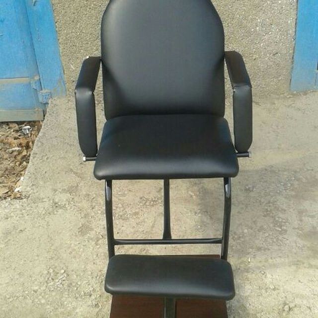 Pedikyurniy kreslo sotiladi