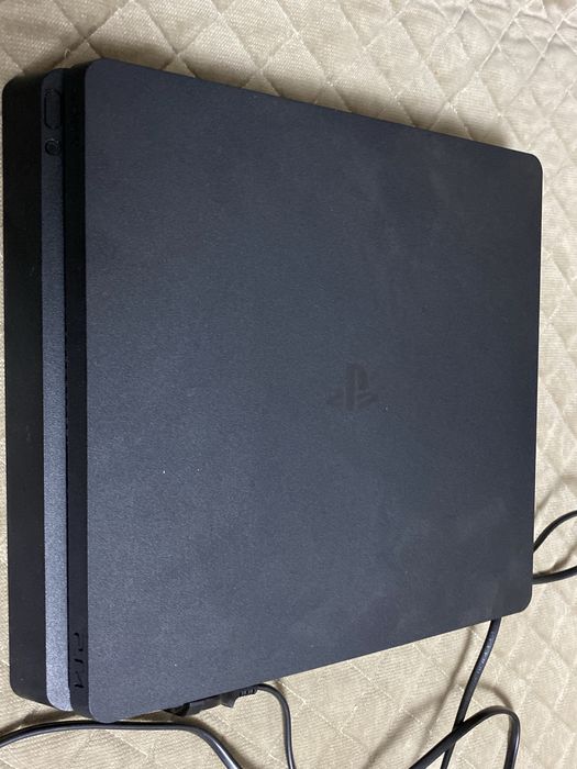 Продам PS 4 в хорошем состоянии