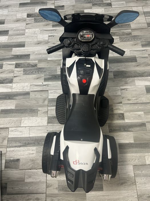Motor electric copii cu lumini led si muzica