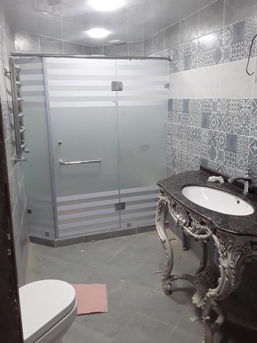 200 $ душкабина стеклянных  10 мм прозрачный  стекло+зеркала и ромбик