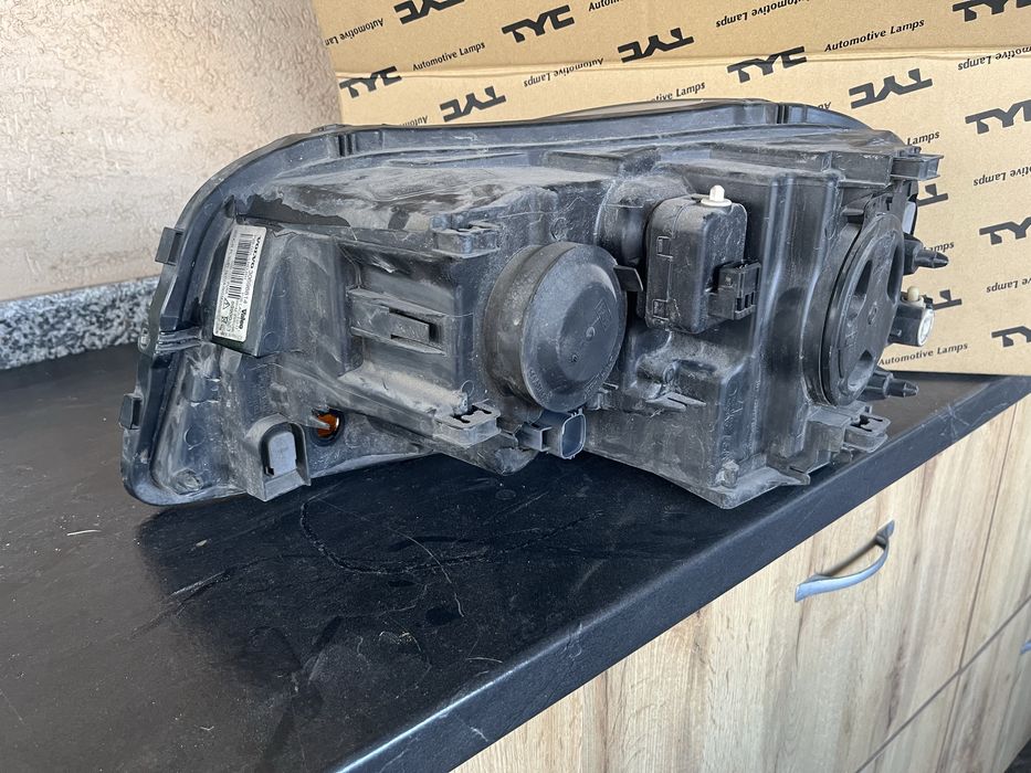 Десен фар Volvo XC90