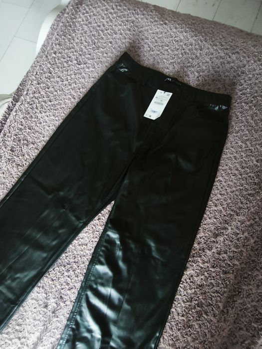 Pantaloni Zara din piele sintetică mărimea XL