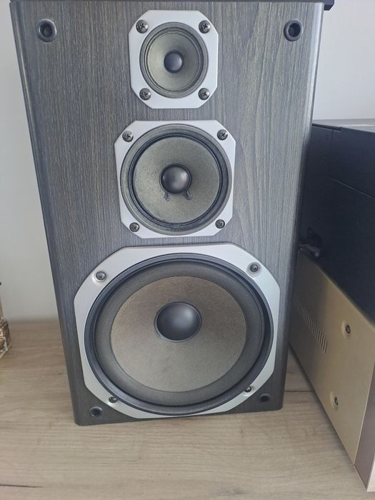 Statie Akai cu boxe Universum