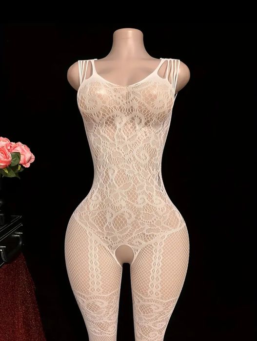 Дамско бяло еротично бельо