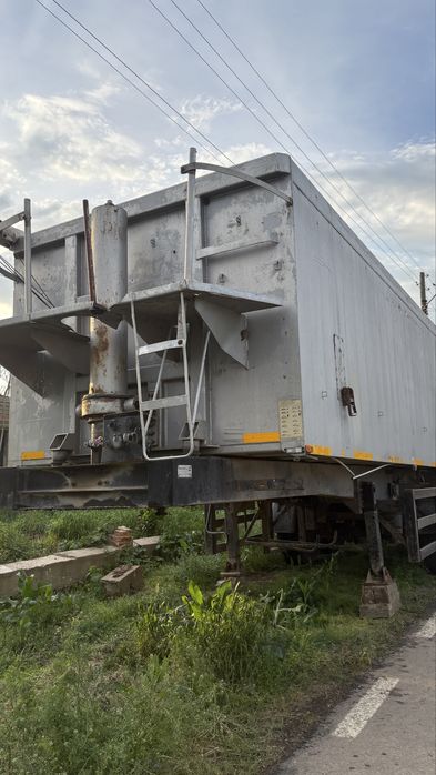 Vand sau inchiriez bena cereale/piatra