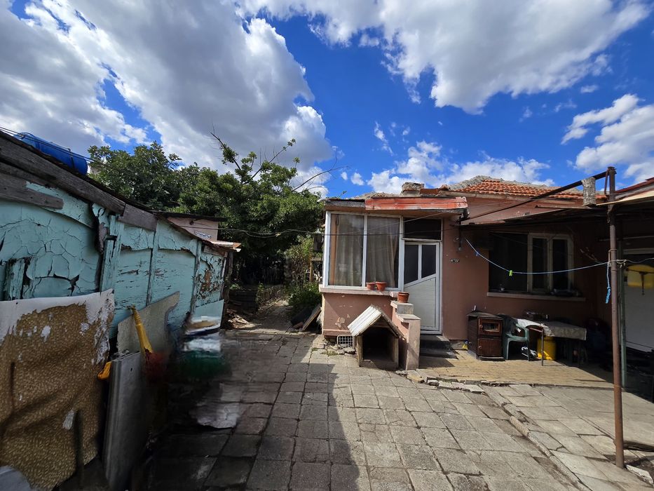 Продава се Къща в Бургас, Победа - 80 кв.м за 1875 €/кв.м - Снимка #1